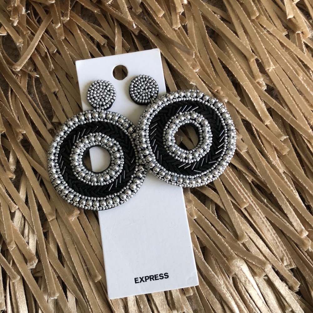 NWT NEVER WORN Black & Silver Beaded Earrings